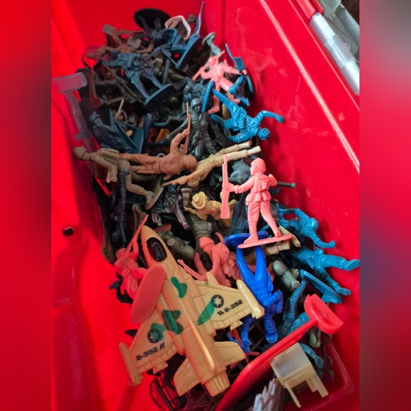 Army Men Other - Toy Soldier and Aircraft Playset - Multicolor Set Of 100 Plastic Army Men.